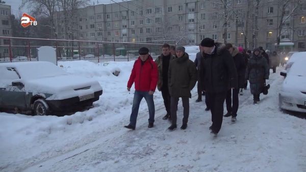 Николай Ханин в рамках рабочего визита проверил работу коммунальных служб в п.Ильинский.