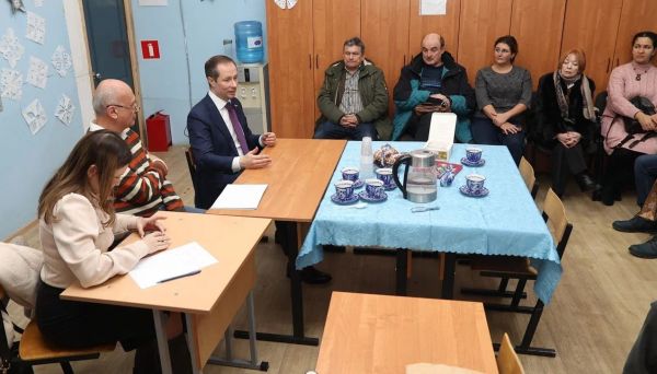 Роман Терюшков провел встречу с мастерами и художниками гжельского промысла в Раменском.