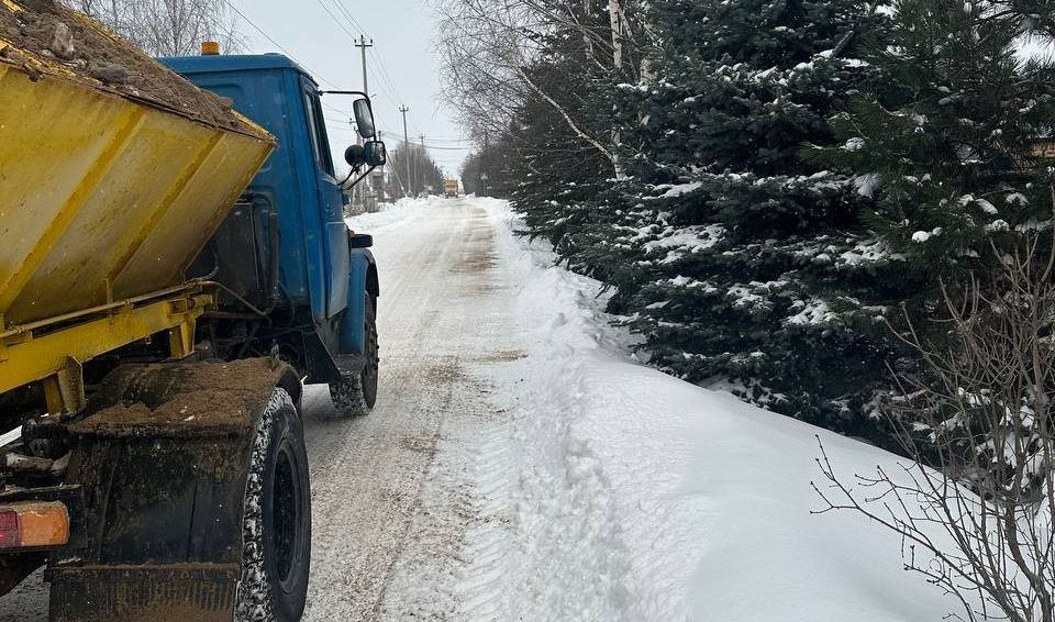 В округе проводятся работы по уборке и вывозу снега.