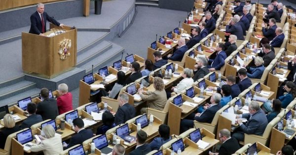 Принят закон о запрете увольнять одиноких родителей с детьми до 16 лет