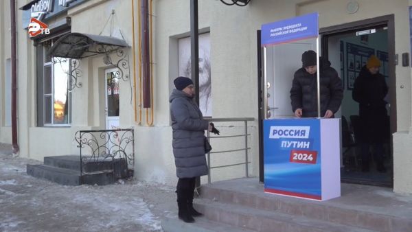 Продолжается сбор подписей в поддержку выдвижения Владимира Путина на выборах Президента.