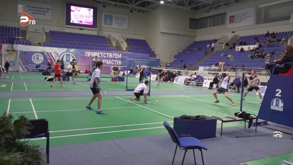 В Раменском проходят юниорские и юношеские соревнования по бадминтону «Новогодний волан».