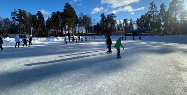 Сегодня каток на стадионе «Сатурн» работает с 15:00 до 22:00