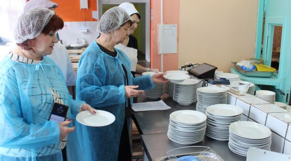 В округе проводят проверки организации питания в учреждениях образования