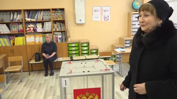 В Раменском округе проголосовала председатель Совета ветеранов  Надежда Желтухина