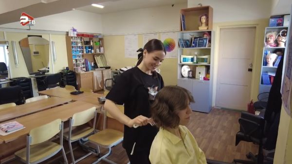 1-е место по компетенции «Парикмахерское искусство» заняла студентка Раменского колледжа Кучишкина Виктория.