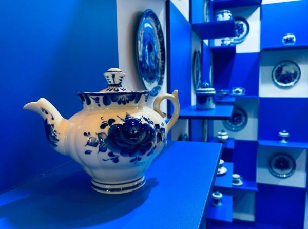 Гжельский фарфоровый завод Раменского округа представляет арт-объект на Московской неделе интерьера и дизайна