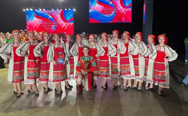 Хореографический коллектив «Лира» из ДК «Современник».