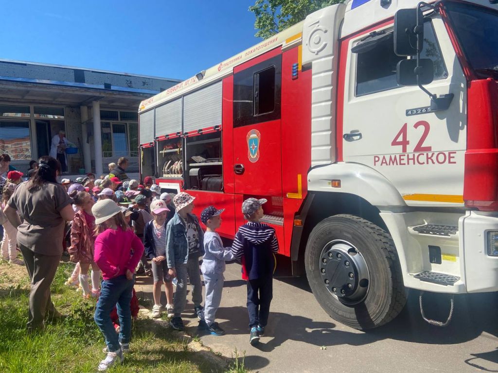 Дошкольникам в Дубовой Роще Раменского округа рассказали о профессии  пожарного | 27.05.2024 | Раменское - БезФормата