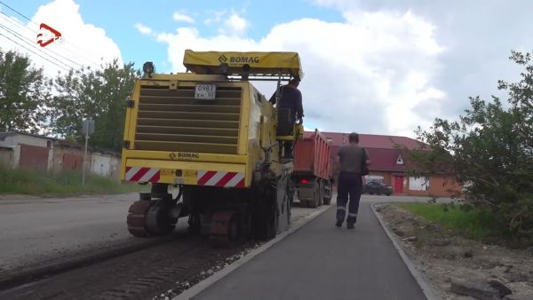 Ведется благоустройство дороги поселка Комбината стройматериалов-1 в Раменском.