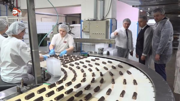 Врип заместителя главы Раменского городского округа посетил Раменский кондитерский комбинат.