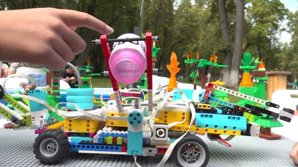 Фестиваль робототехники состоялся сегодня в Раменском парке.