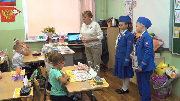 Минутки безопасности для первоклассников провели 4 сентября в школе №8 юные инспекторы дорожного движения отряда