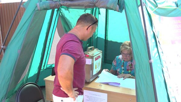 Выездная избирательная комиссия в деревне Жирово