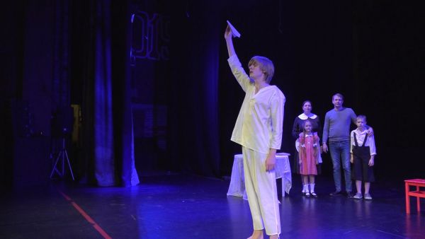 Театральная мастерская «Матрешкин чемодан» приглашает всех желающих на показ авторского спектакля «Костюм отца»