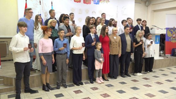 30 октября в ДК им. Воровского прошло торжественное вручение паспортов юным раменчанам