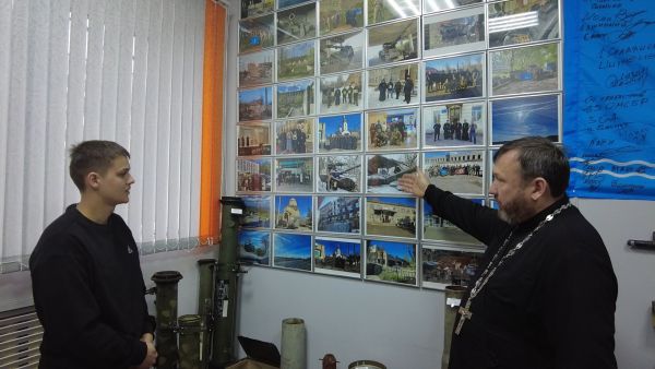 Духовно-гуманитарный конвой Раменского благочиния принимает гостей с фронта