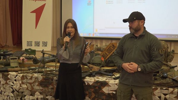 Местное отделение Движения Первых организовало встречу школьников с фронтовыми волонтерами в проекте «Классная встреча»