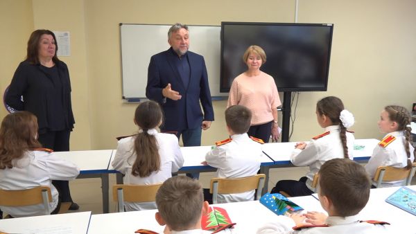 С рабочим визитом в территориальное управление «Гжель» приехал депутат Московской областной Думы Олег Жолобов