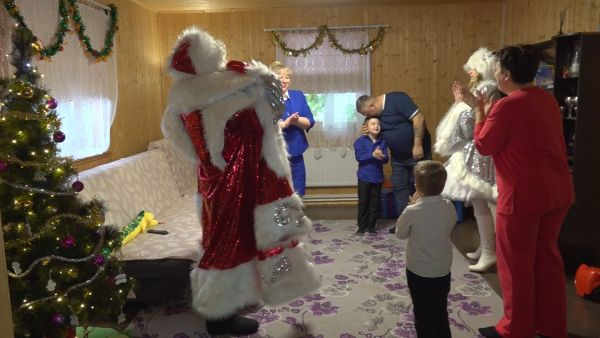 Акция «Ёлка желаний» для детей сотрудников Раменской больницы продолжается.