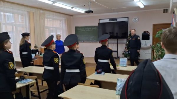 Росгвардейцы поздравили раменских кадетов с наступающим Новым годом