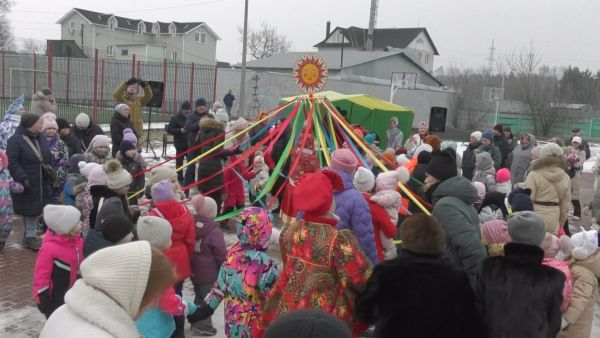 2 марта провожали зиму в поселке Кратово