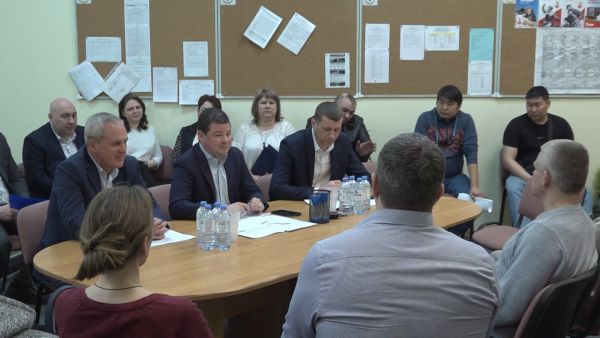 Глава Раменского округа Эдуард Малышев встретился с жителями дома 6 по улице Северное шоссе