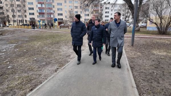 Глава Раменского округа Эдуард Малышев совершил обход дворов и многоквартирных домов на ул.Михалевича