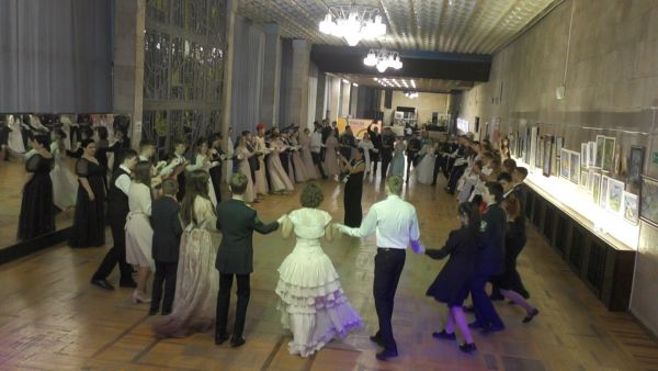 В ДК «Победа» состоялся третий открытый юнармейский бал «Вальс Победы»