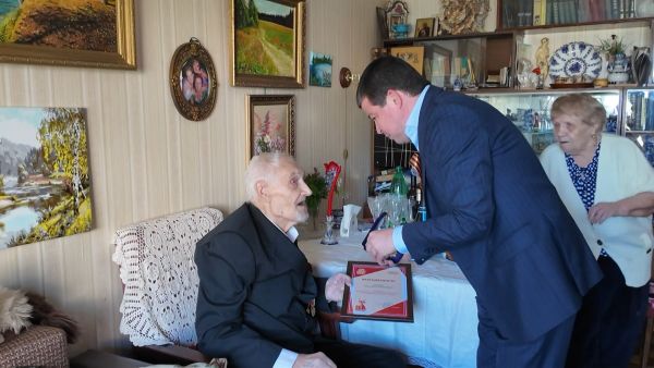 В ТУ «Гжель» поздравили с 80-летием Победы ветерана Великой Отечественной войны Геннадия Антоновича Доника