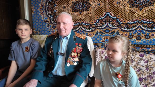 Эдуард Малышев с Днем Победы поздравил Илью Дмитриевича Кищенко