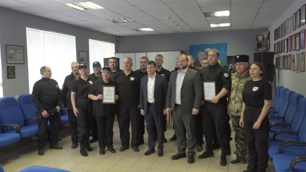 Глава округа наградил благодарственными письмами лучших сотрудников народной дружины «РОКОН»