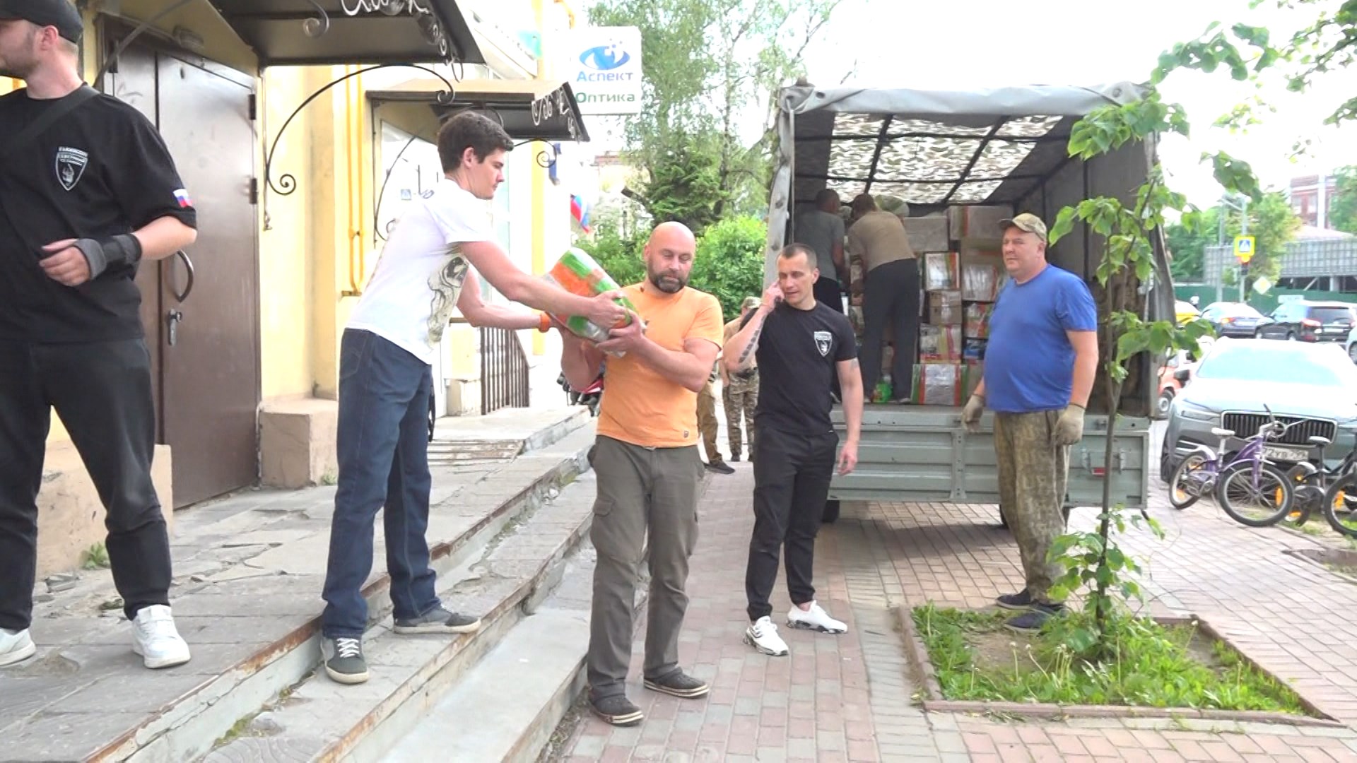 Глава округа принял участие в отправке очередной партии гуманитарного конвоя из Раменского