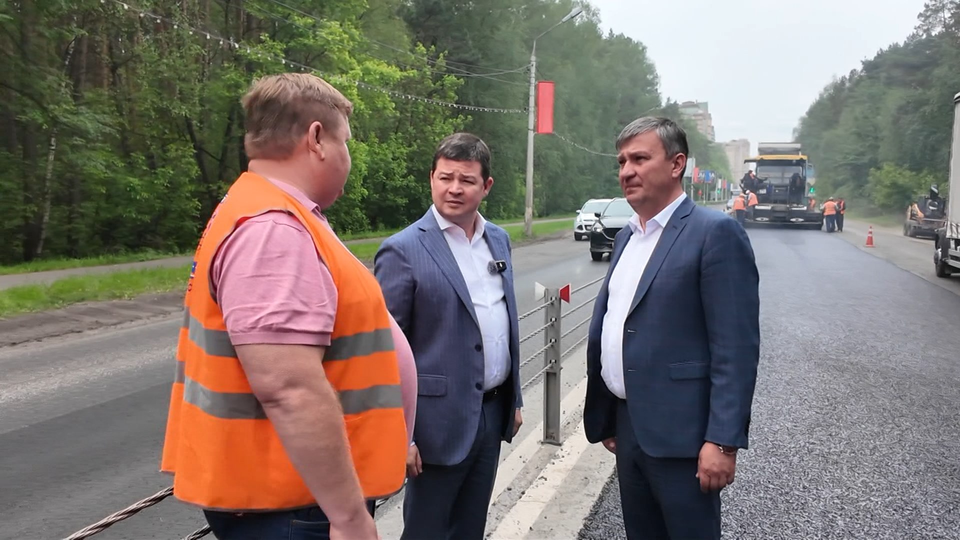 Эдуард Малышев проинспектировал ход работы по ремонту дороги на Северном шоссе