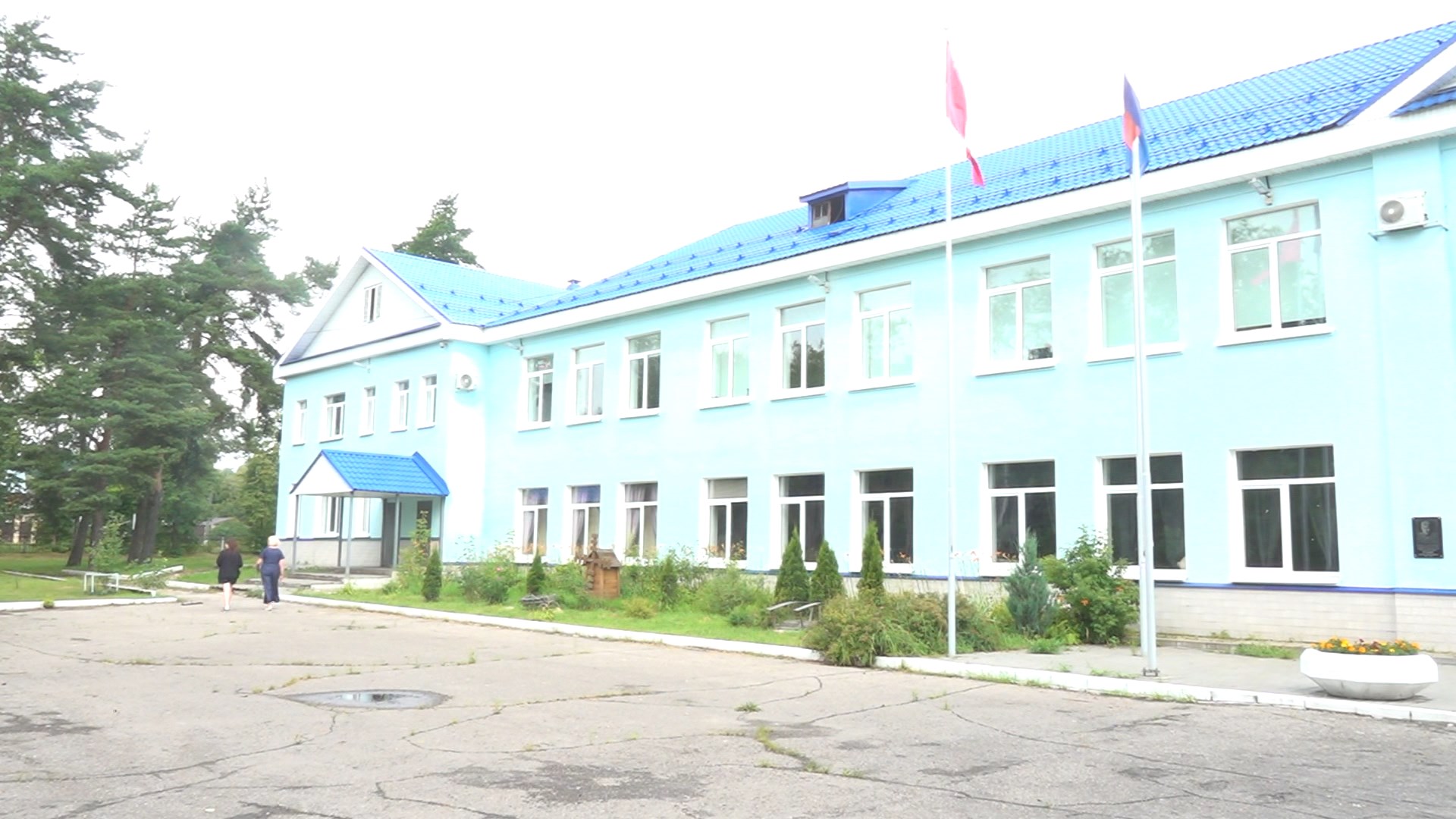 Пока ученики на каникулах, в Родниковской школе №32 ударно трудятся строители
