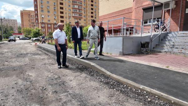 Ремонт автомобильной дороги на Дергаевском проезде проверил глава Раменского округа Эдуард Малышев