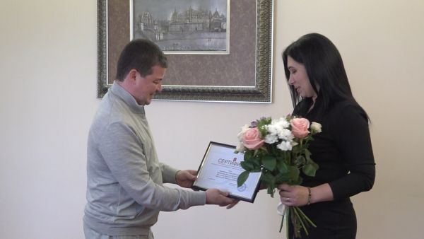 Глава Раменского округа вручил жилищные сертификаты двум жительницам нашего города