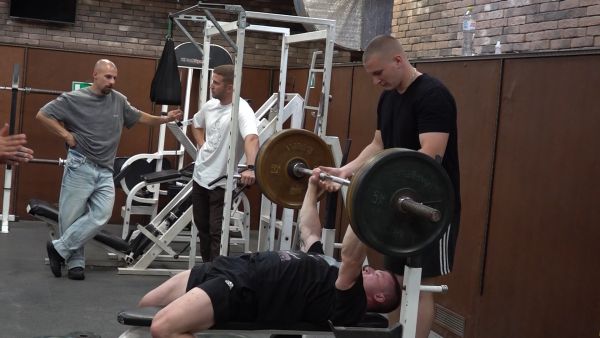 Соревнования по жиму штанги лёжа состоялись в Раменском в молодежно-подростковом клубе «Атлет»