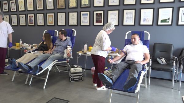 Компания «ВЕКПРОМ» на территории собственного технопарка в д.Кулаково провела масштабную корпоративную донорскую акцию.