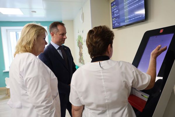 Депутат Госдумы Роман Терюшков посетил поликлинику в Раменском