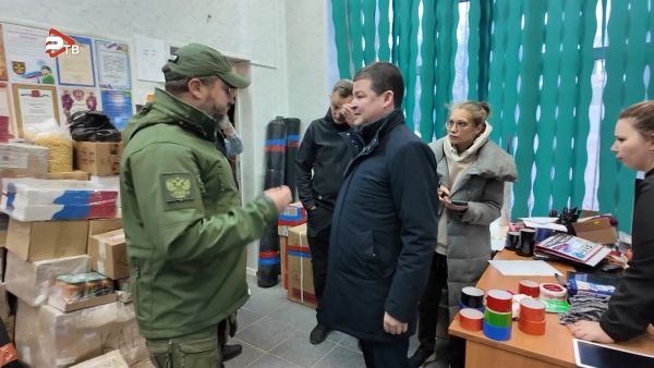 Глава округа принял участие в погрузке гуманитарного конвоя «Раменское»