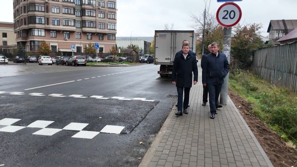 Устаревшее плиточное покрытие на улице Профсоюзной в городе Раменское заменили на новый ровный асфальт