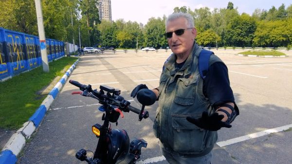 Раменское телевидение узнало, как летчик-истребитель модернизировал электросамокат