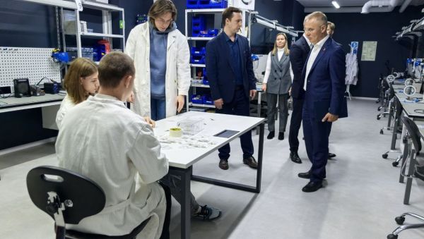 Депутат Госдумы провел рабочий визит в инженерный центр «Первопроходец» и встретился с сотрудниками АО «ИТТ»
