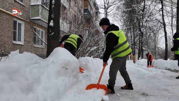 В Раменском продолжается активная работа по ликвидации последствий обильных снегопадов