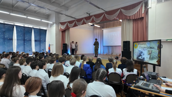 В Раменской школе №1 состоялся торжественный концерт, посвящённый 83-й годовщине победы в Сталинградском сражении