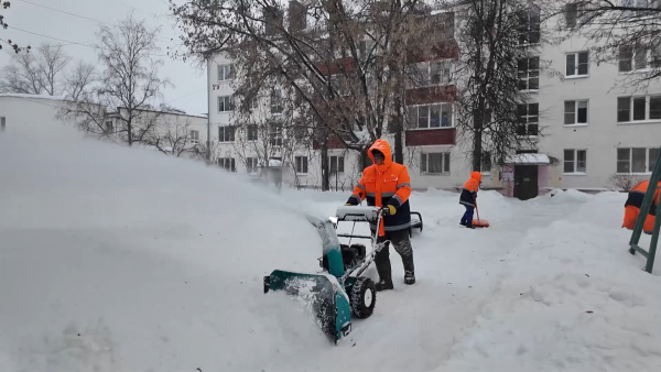 С последствиями снежных заносов в Раменском округе борются 110 единиц техники