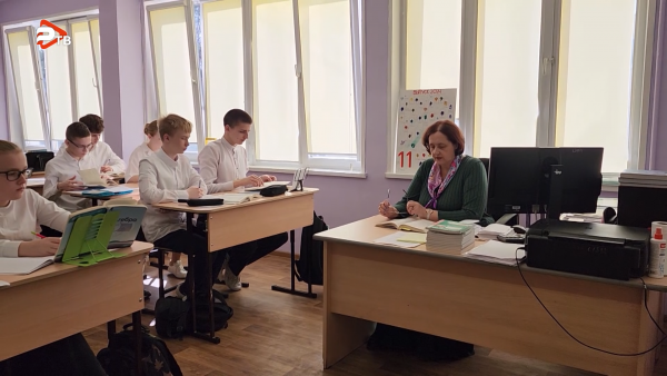 Учитель математики Раменской гимназии №2 рисует картины