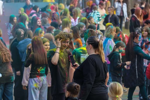 В Раменском городском парке состоялся яркий и по-настоящему весенний праздник — фестиваль красок